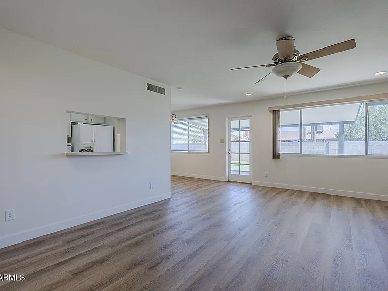 1904 E Manhatton Dr — Photo 13