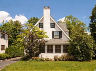 16 Oak St, Woodmere, NY 11598