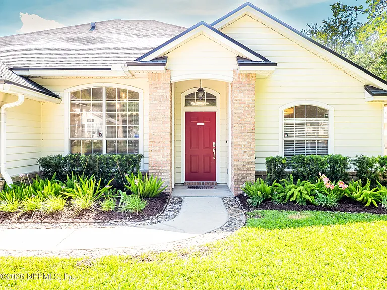 2704 Coachman Lakes Dr — Photo 1