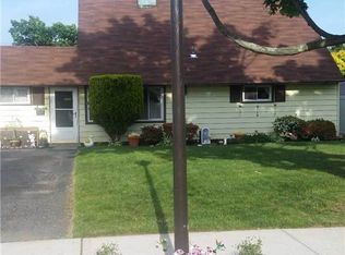 7 Celestial Ln, Levittown, NY 11756