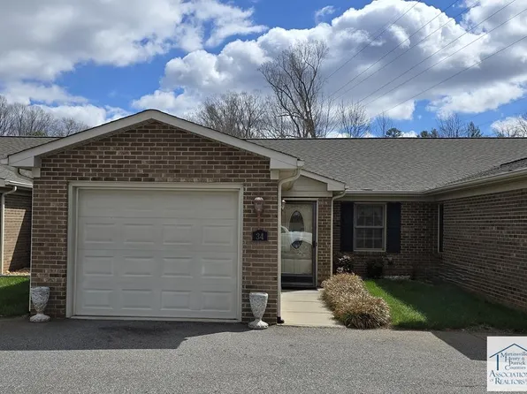 34 Hawthorne Ct, Collinsville, VA 24078