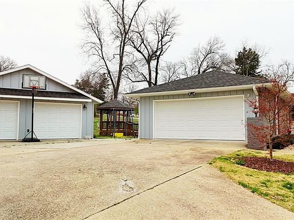 2nd image of 188 Country Club Dr