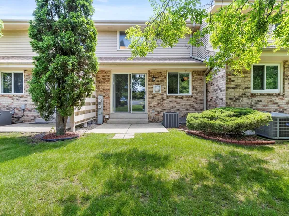 4647 S Woodland Dr #4647, Greenfield, WI 53220