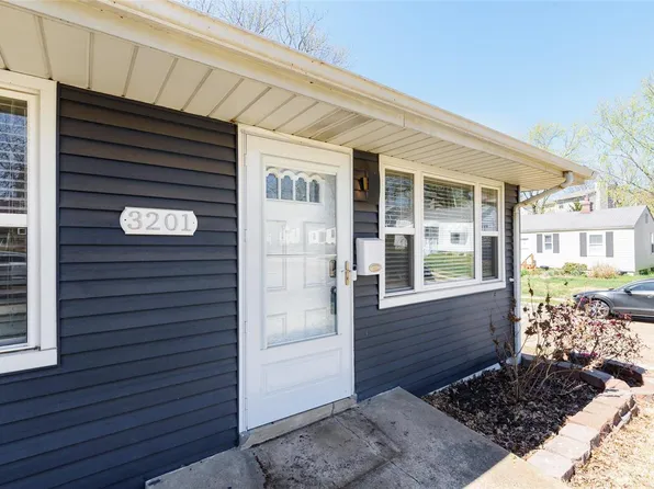3201 Regal Pl, Saint Louis, MO 63139