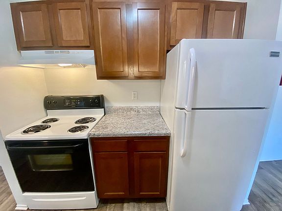 4th image of 334 Jarvis Ave #100