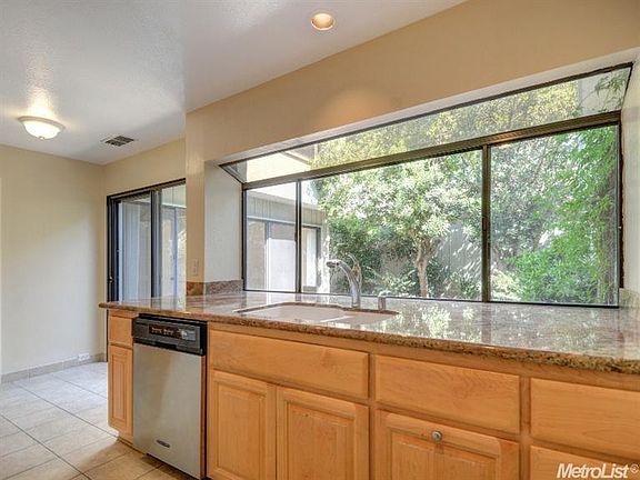 4th image of 702 Elmhurst Cir