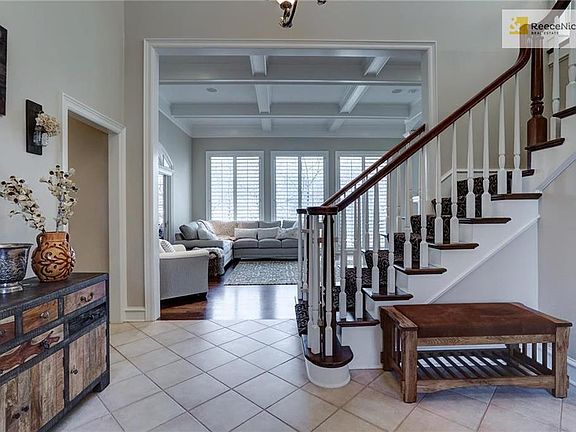 Impressive tiled entry with high ceilings