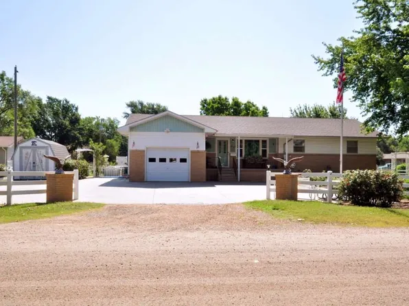 110 S Cedar St, Goessel, KS 67053