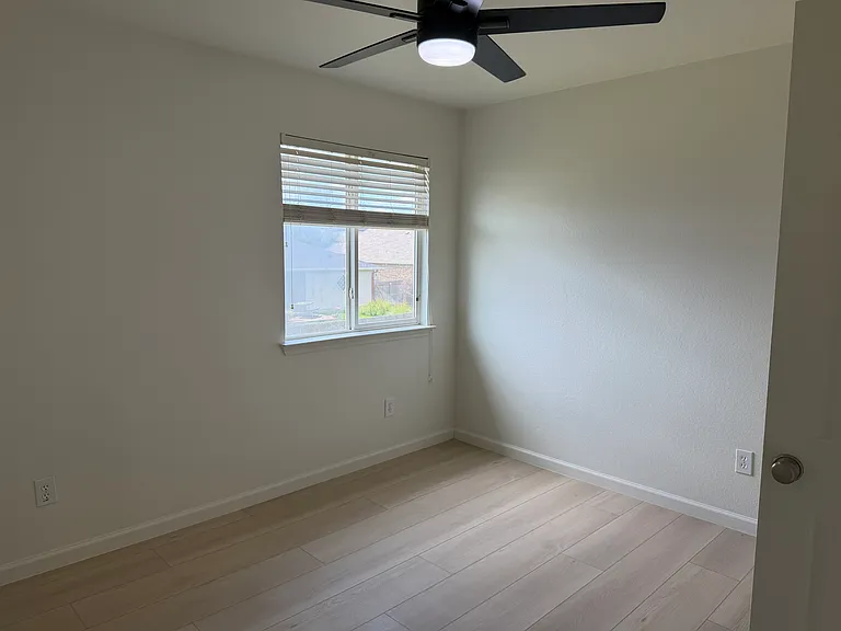 1016 Starlight Dr — Photo 34