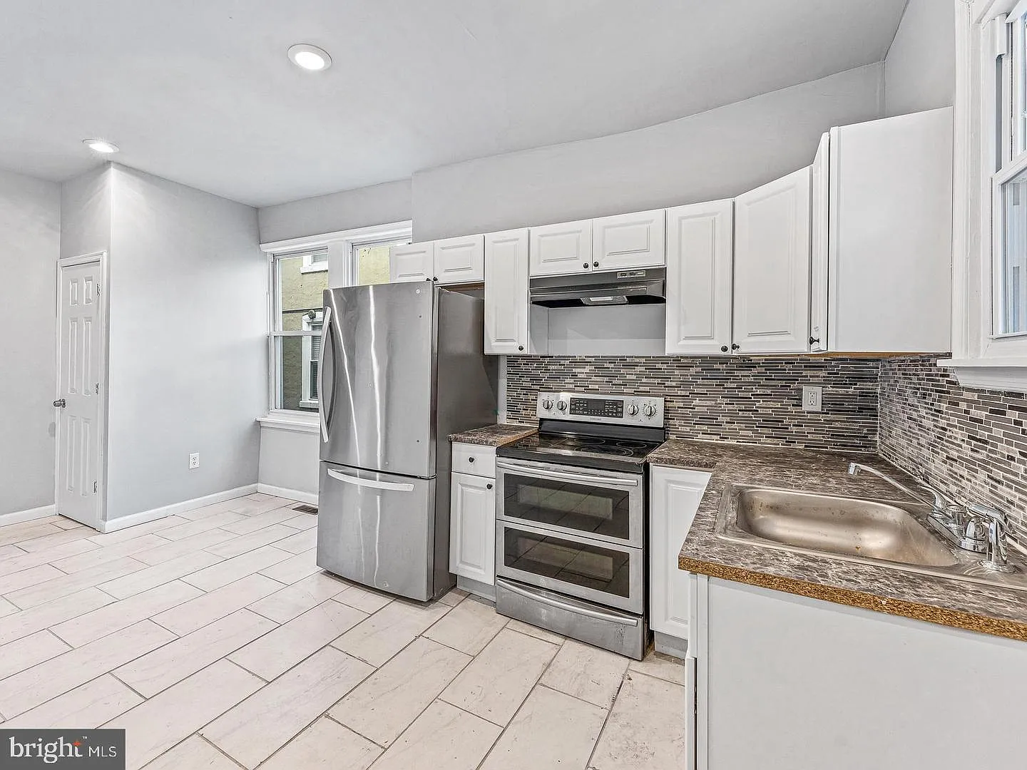 2 bed, 1900 sqft, $1,500 — Photo 3