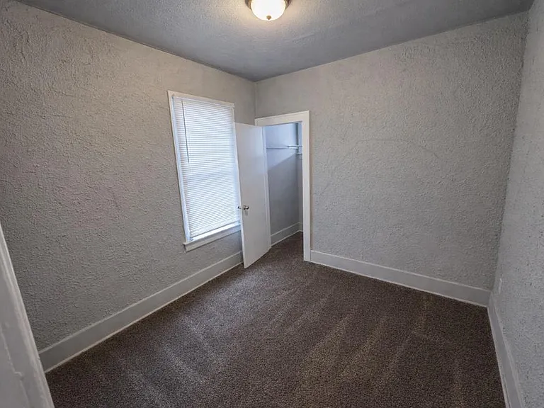 2530 Fullerton Ave — Photo 8