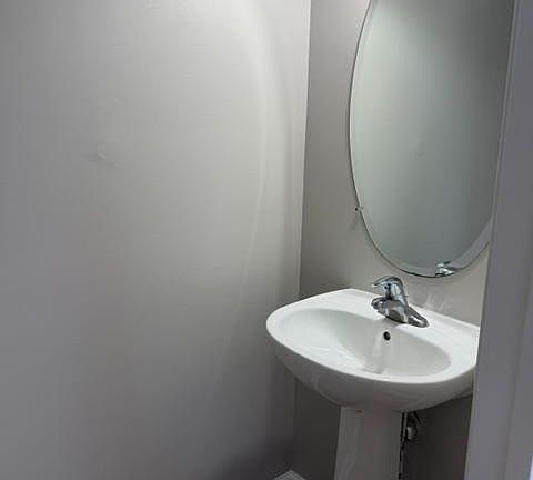 5th image of 319 Paradee Dr