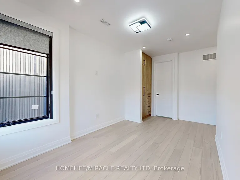 150 Stewart St — Photo 12