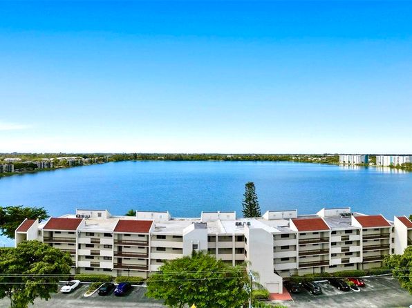 111 Lake Emerald Dr APT 404