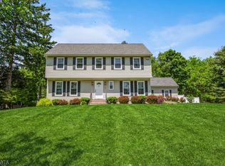 10 Compton Ct, Basking Ridge, NJ 07920