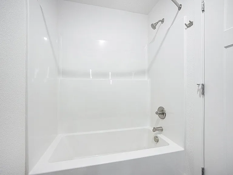 Byron Lakes Apartments — Photo 103