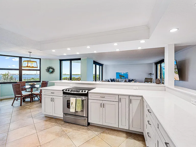 5420 N Ocean Dr #305 — Photo 8