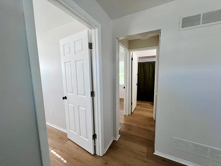 555 E Mahan Ave — Photo 9