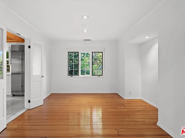 4031 Hollyline Ave — Photo 5