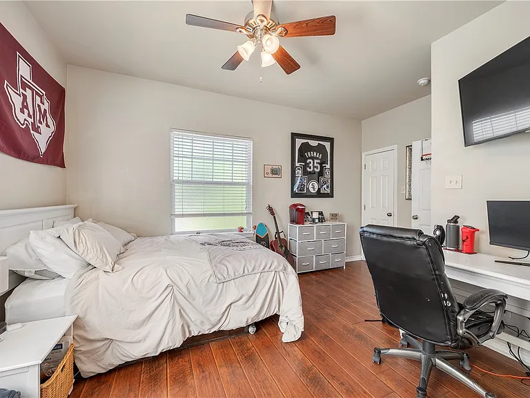 114 Lynn Dr — Photo 14