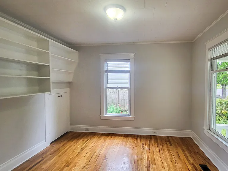 944 Cottage St NE — Photo 8