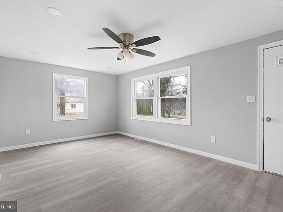 5th image of 136 State Line Rd #A