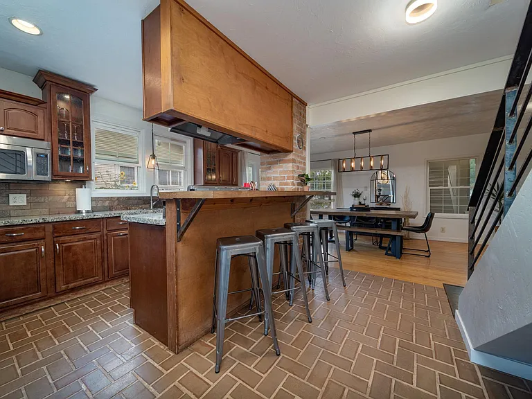 1346 Rood Ave — Photo 8