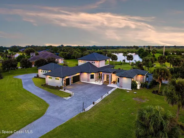 2453 Westhorpe Dr, Malabar, FL 32950
