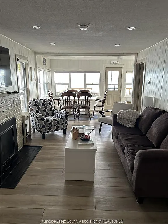 2 bed, $2,400 — Photo 4