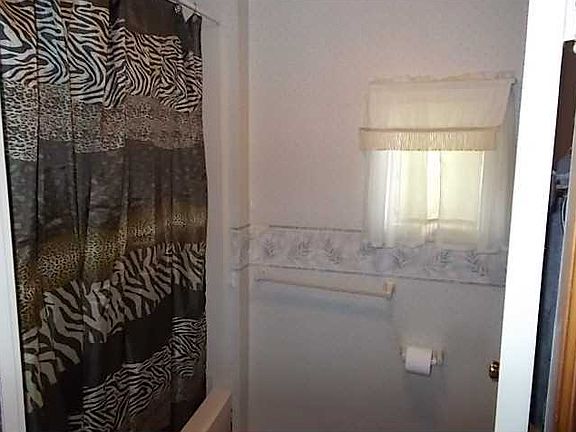 5th image of 212 W Walnut St