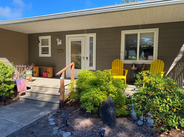 160 Dolphin Ave NE, Ocean Shores, WA 98569