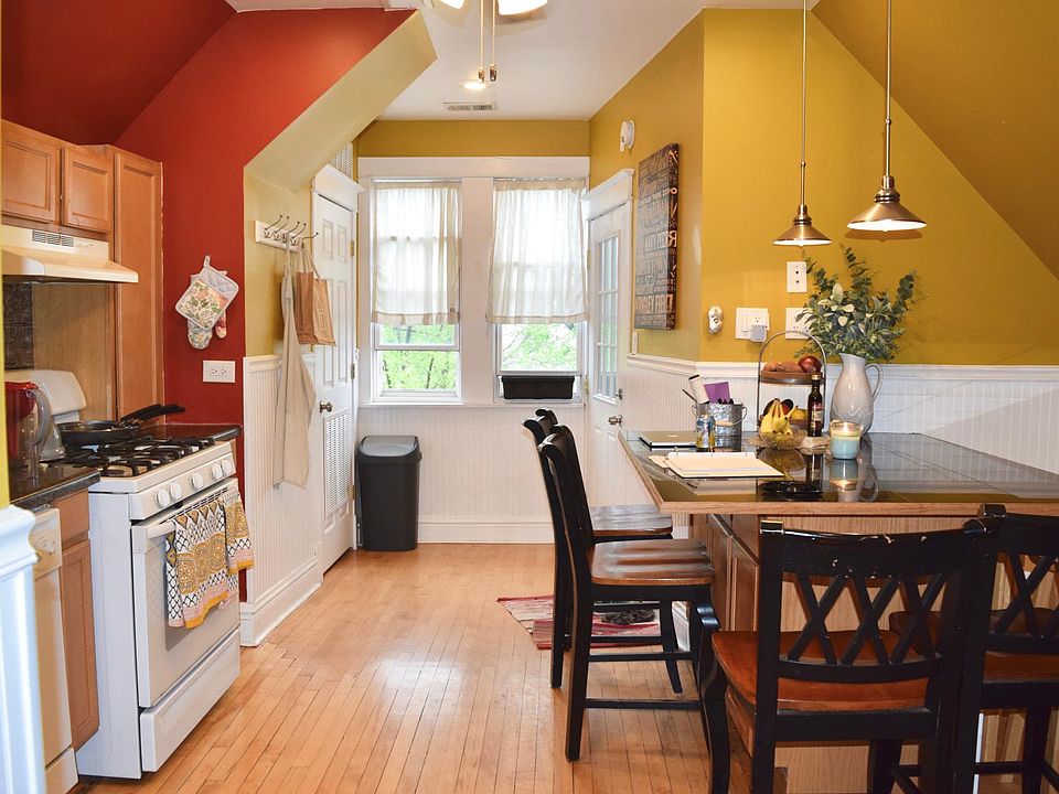 1st image of 2419 W Warner Ave #3