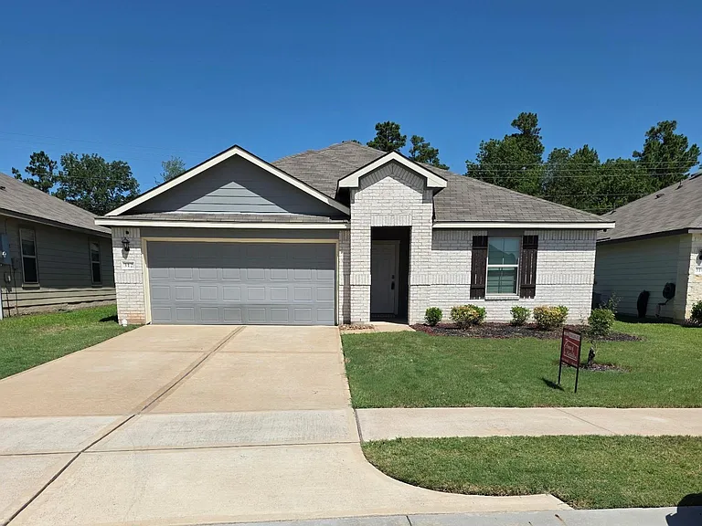 312 Comal Dr — Photo 1