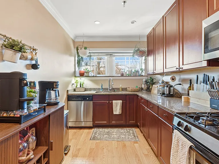 Hinman Court Condos — Photo 35