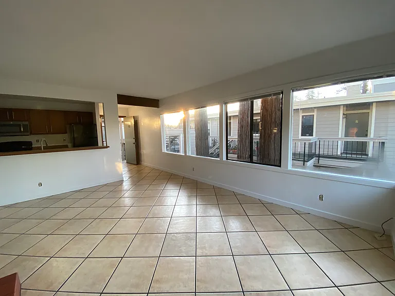 25 Plum Tree Ln #10 — Photo 4