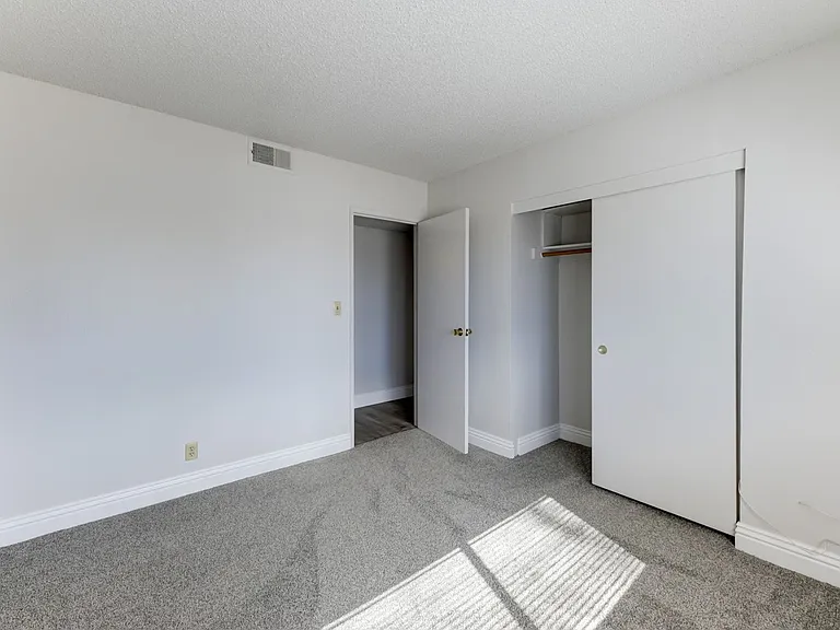 4417 Berkley Ave — Photo 3