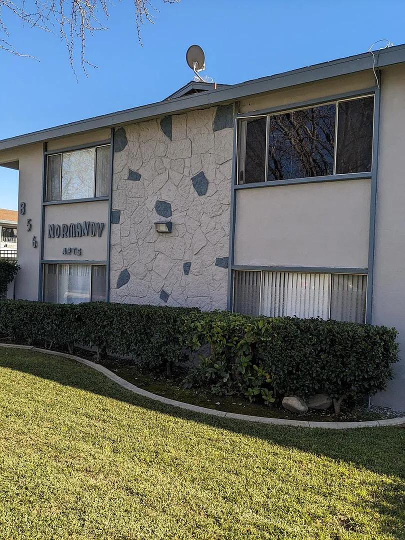 854-856 Orchid Ct. — Photo 1