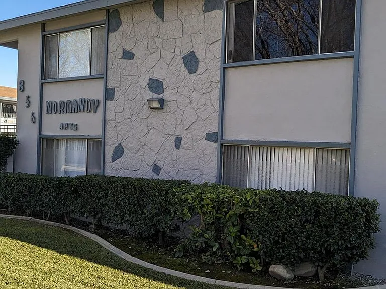 854-856 Orchid Ct. — Photo 1