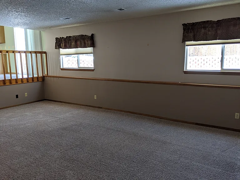 848 Elliott St — Photo 9