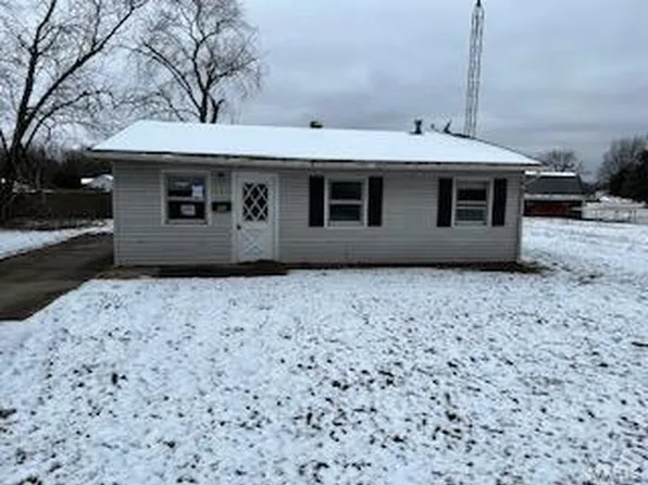 207 Brenda Ln, Girard, IL 62640