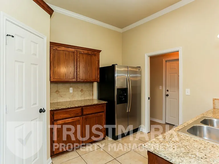 401 W Libra Dr — Photo 10
