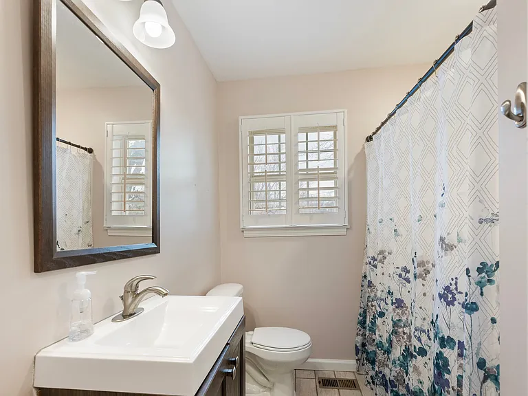 208 Hardison Ave — Photo 23