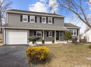 9 Joanne Ct, Sayreville, NJ
