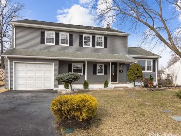 9 Joanne Ct, Sayreville, NJ 08872