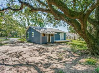428 Lazy Ln, Clute, TX 77531