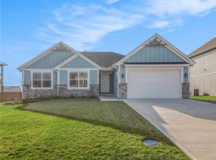 20702 Copper Creek Dr, Peculiar, MO 64078