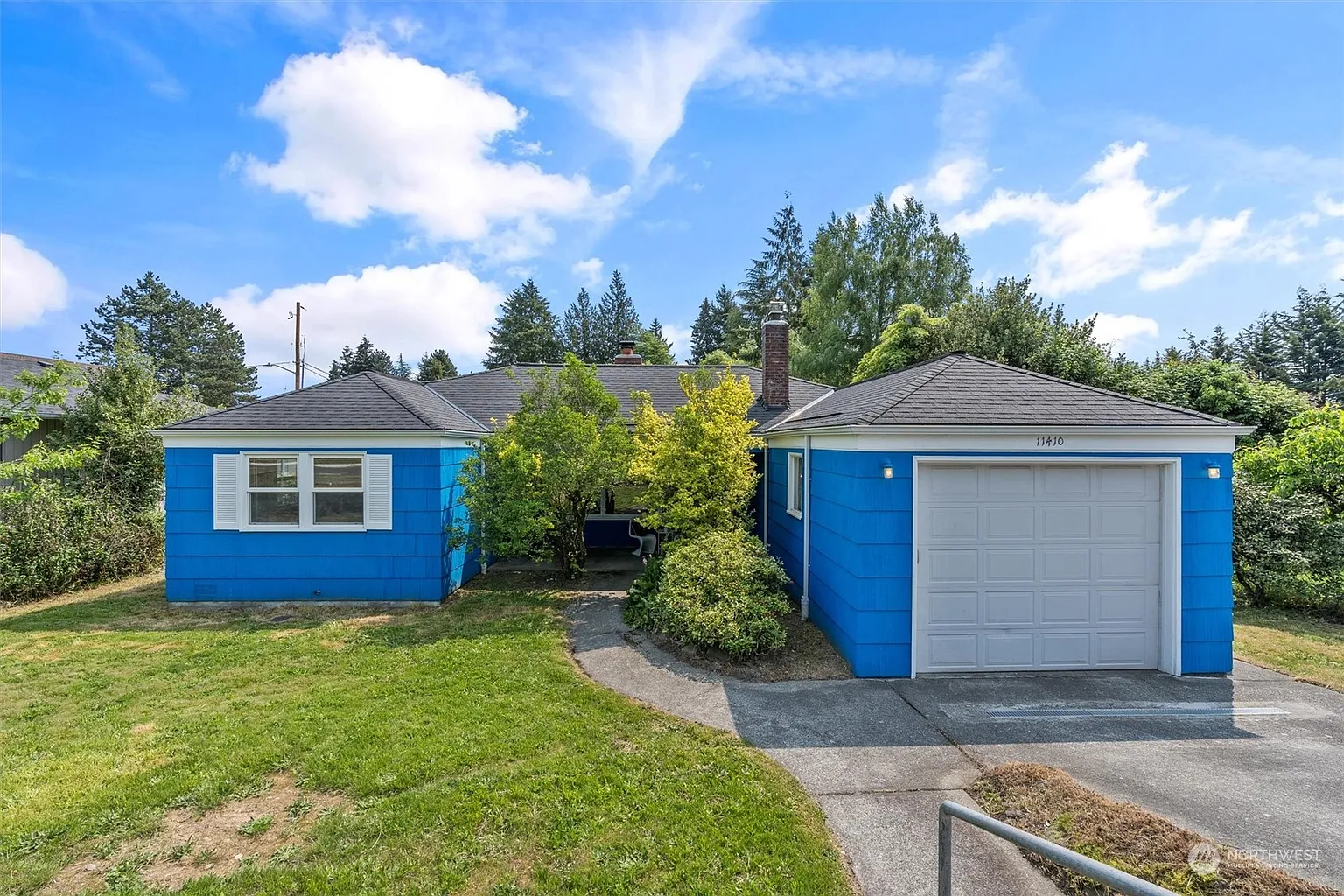 11410 Roosevelt Way NE photo 1