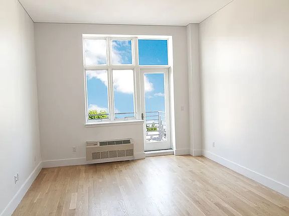 3rd image of 156 Hope St APT 4E
