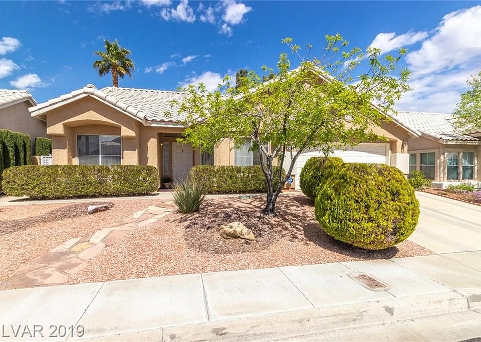 Turnkey Green Valley home...Mr. & Mrs. Clean live here!!