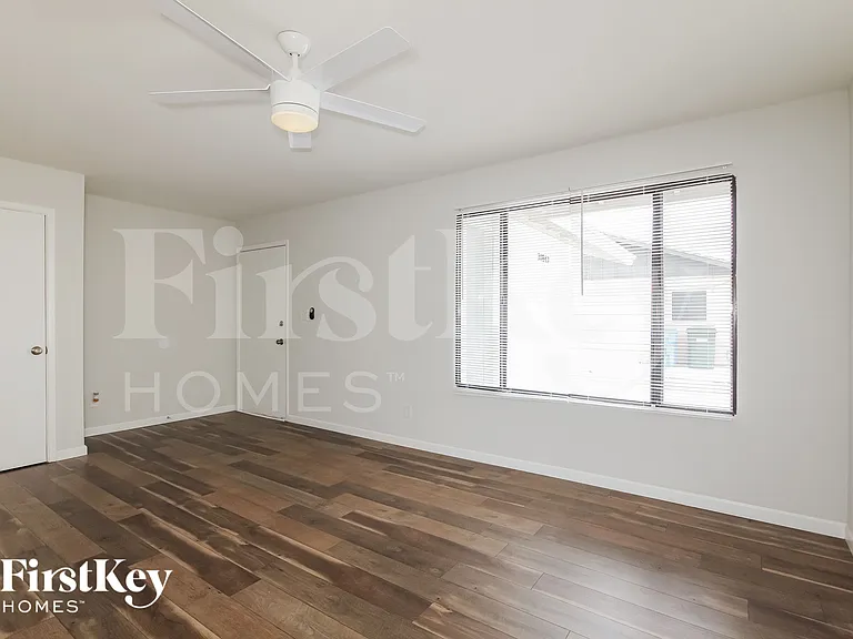 10843 N 45th Ave — Photo 5